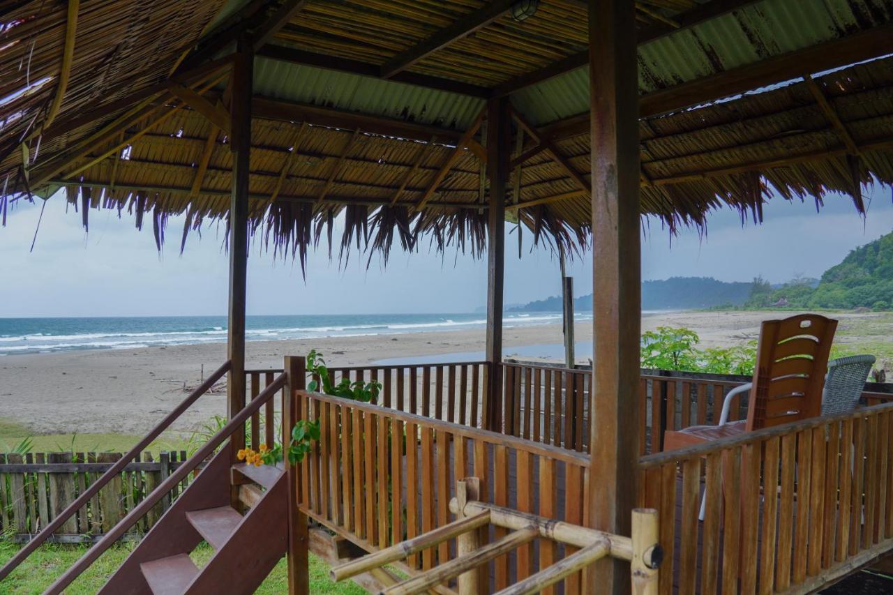 Momos Surf Shack Hotel Salul Exterior photo